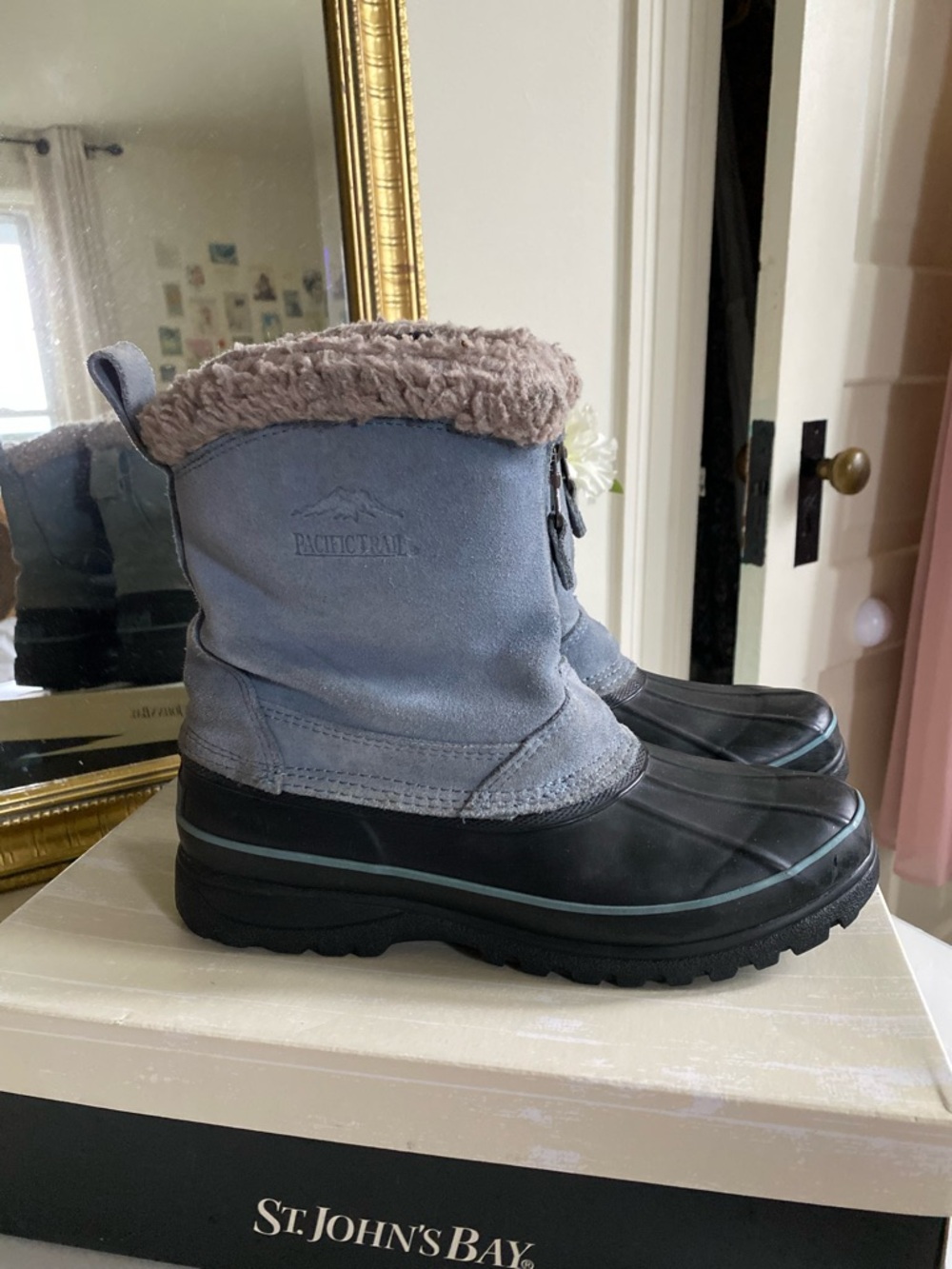 Pacific Trail Light Blue and Black “Jamie” Winter Boots, 7.5